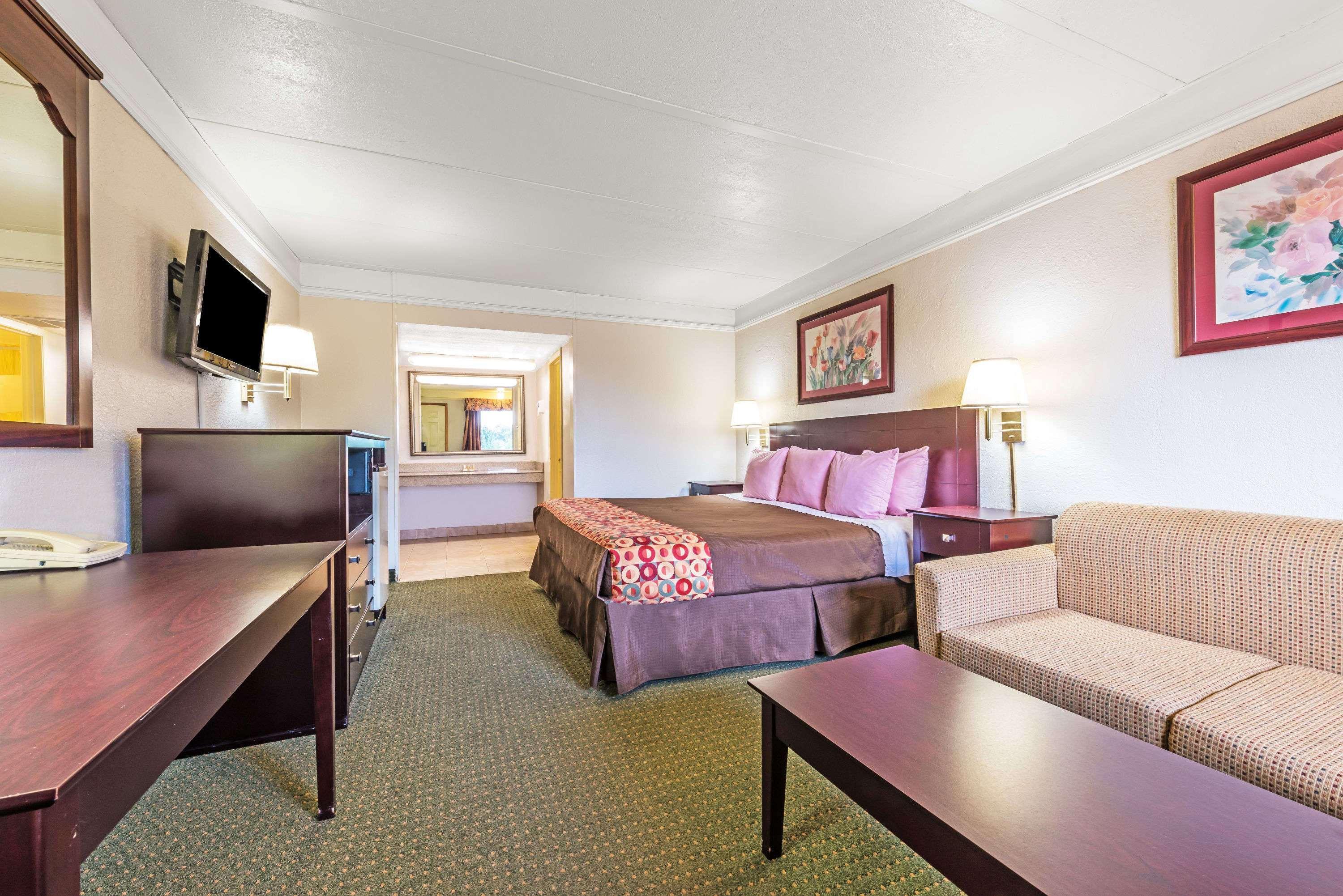 Days Inn By Wyndham גיינסוויל מראה חיצוני תמונה
