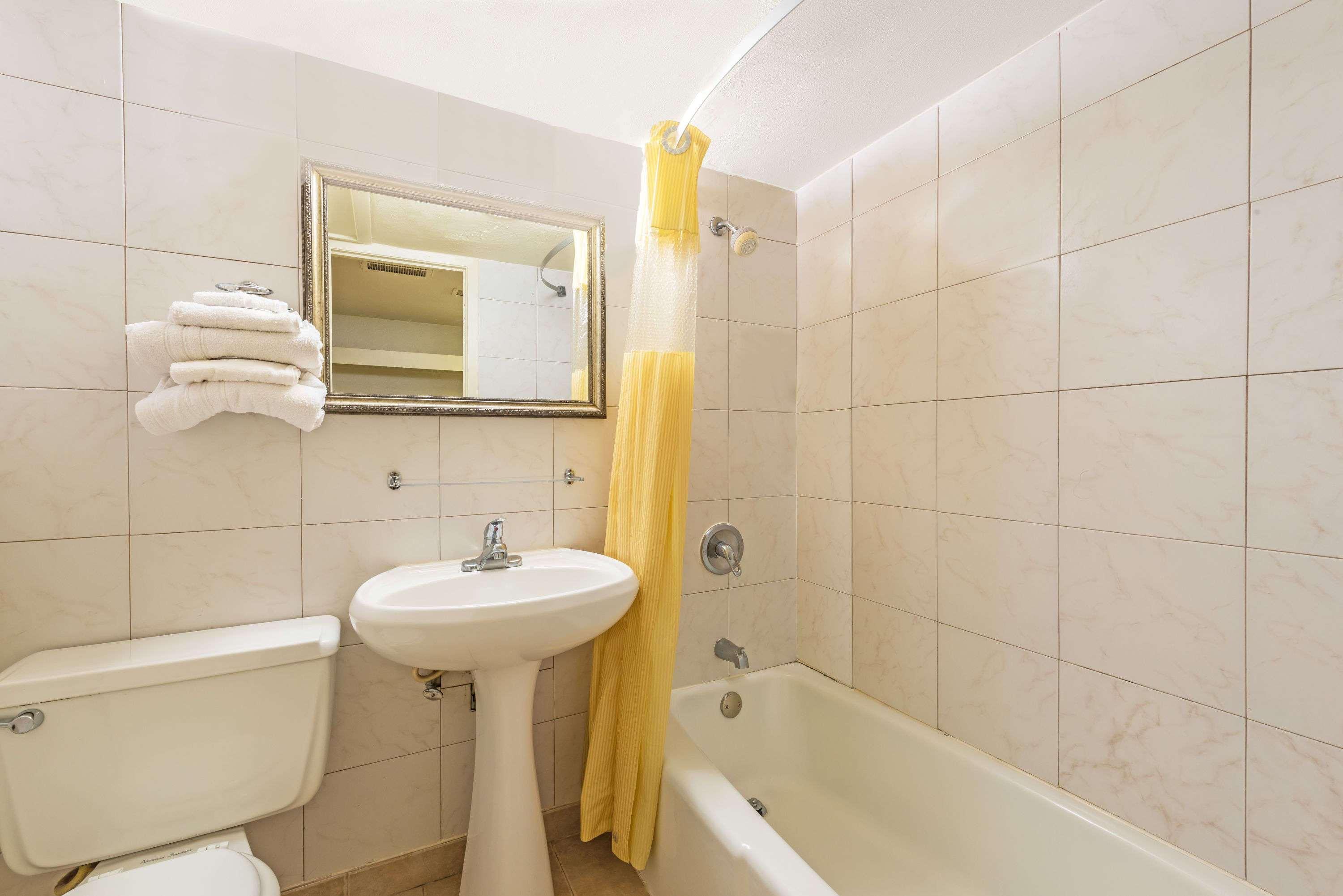 Days Inn By Wyndham גיינסוויל מראה חיצוני תמונה