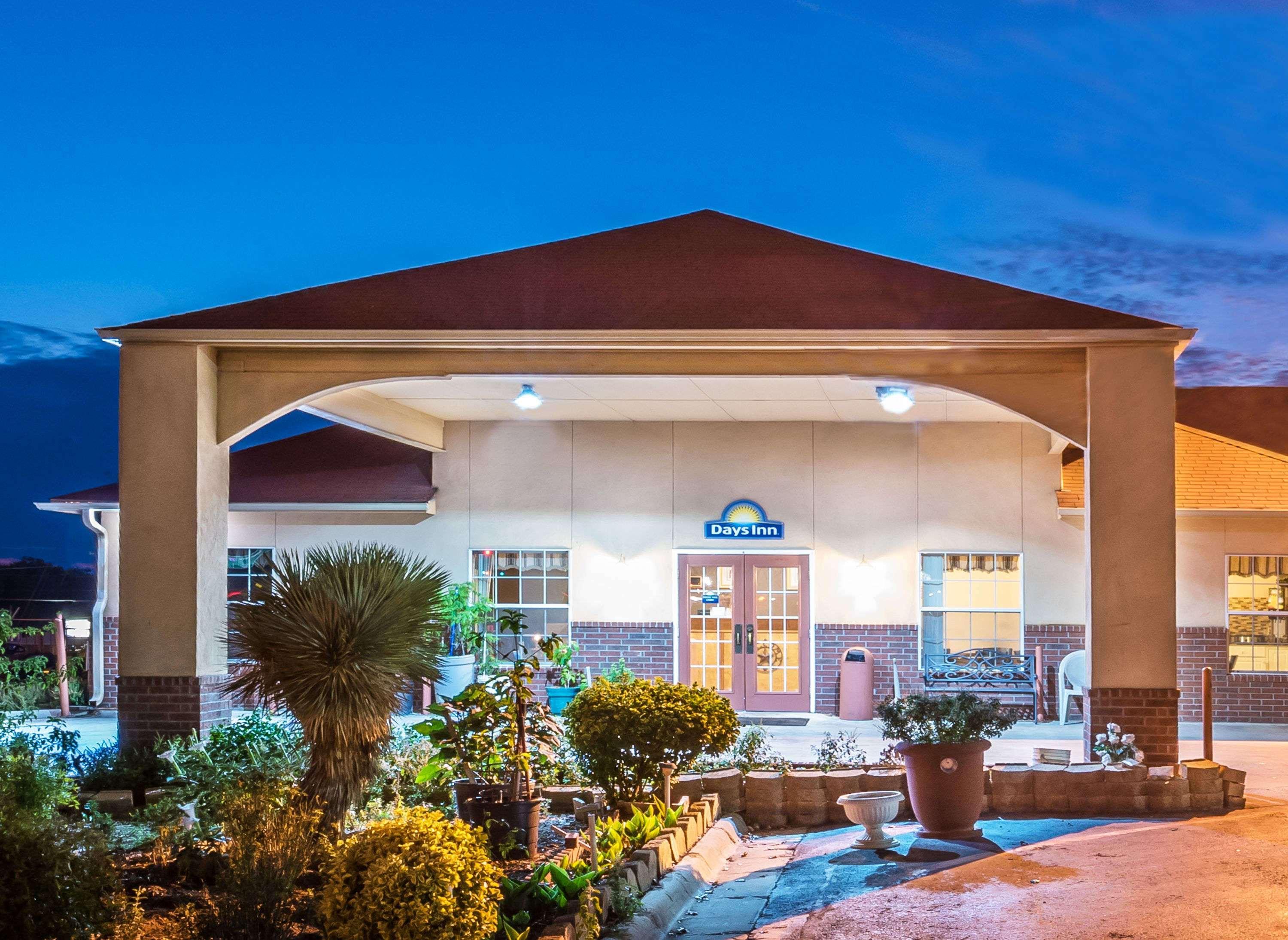 Days Inn By Wyndham גיינסוויל מראה חיצוני תמונה