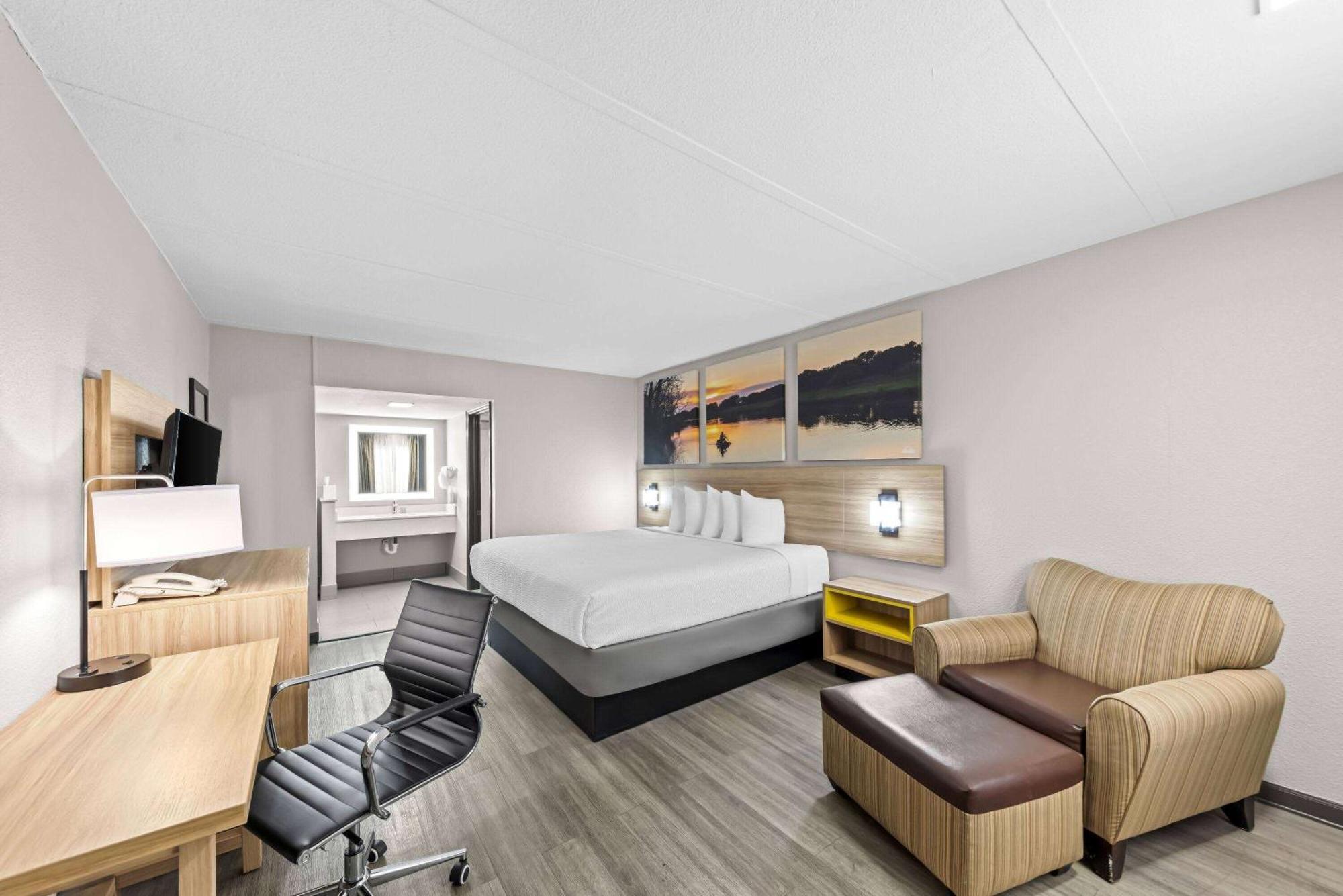 Days Inn By Wyndham גיינסוויל מראה חיצוני תמונה