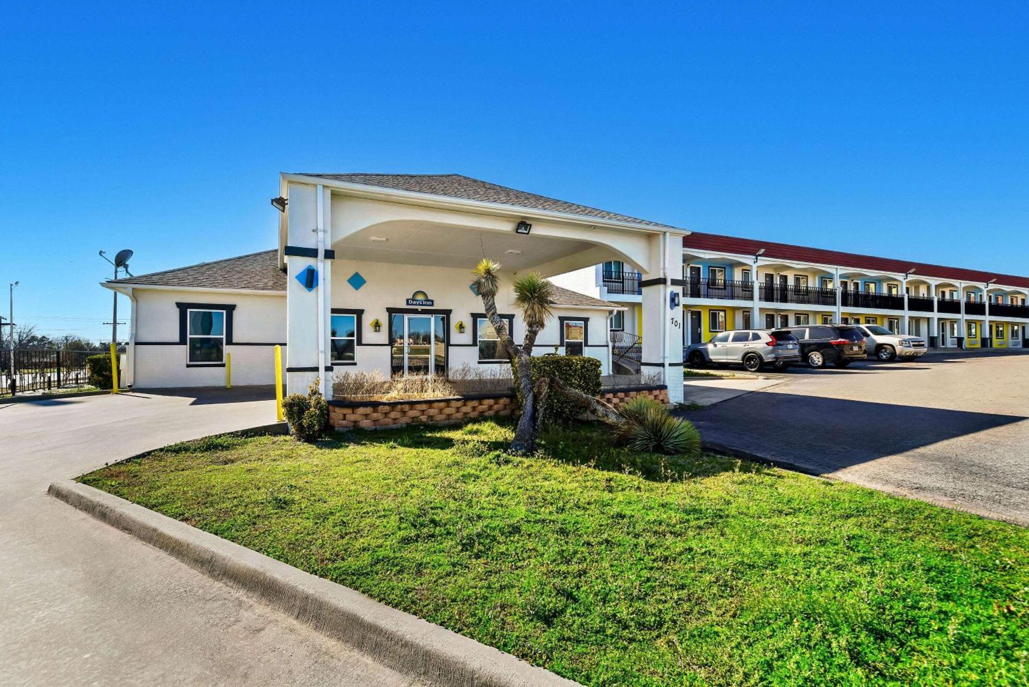 Days Inn By Wyndham גיינסוויל מראה חיצוני תמונה