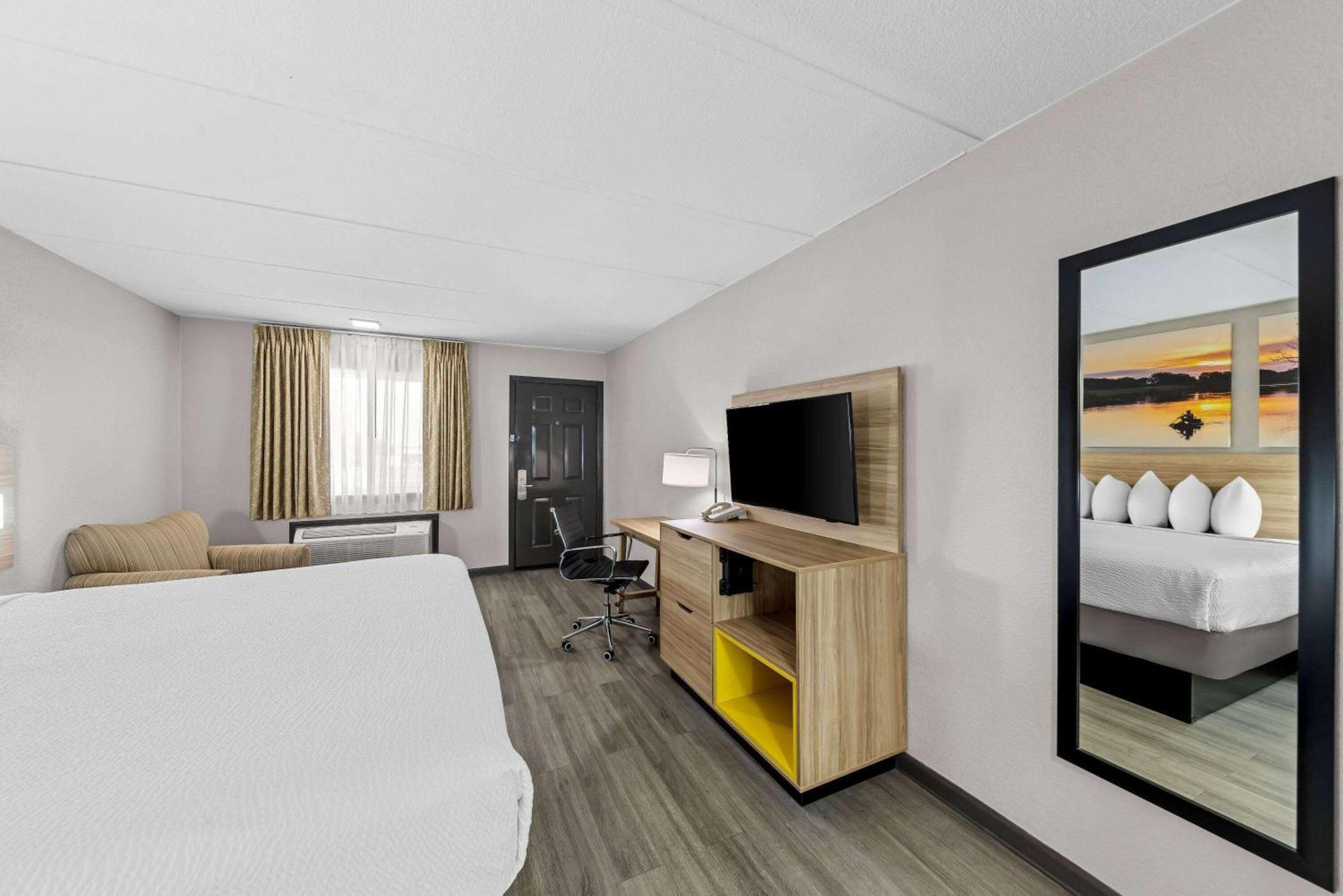 Days Inn By Wyndham גיינסוויל מראה חיצוני תמונה