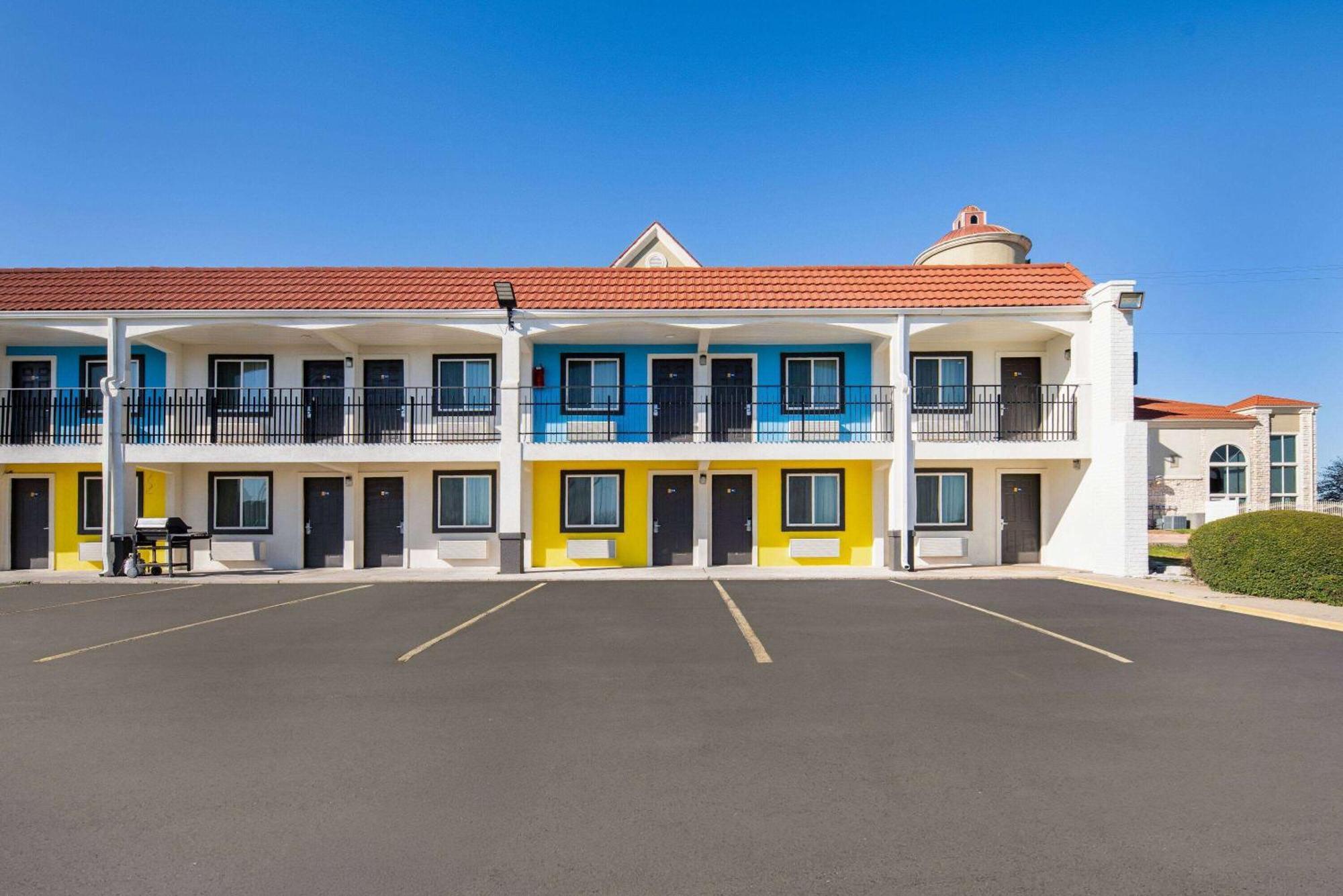 Days Inn By Wyndham גיינסוויל מראה חיצוני תמונה