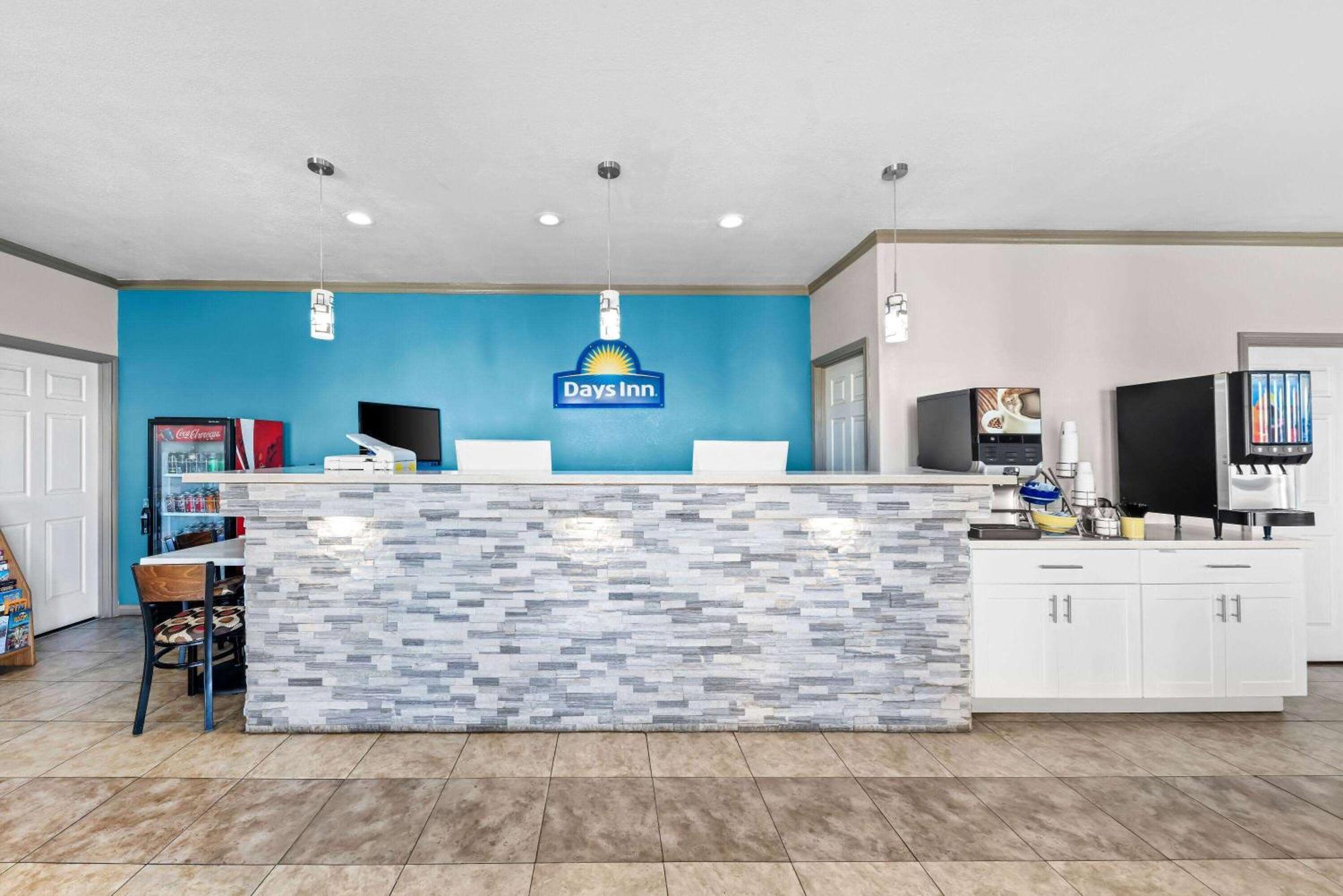 Days Inn By Wyndham גיינסוויל מראה חיצוני תמונה