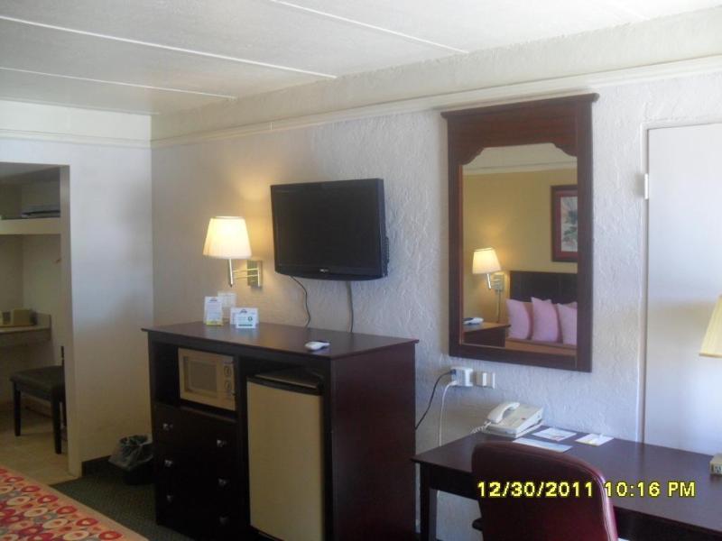 Days Inn By Wyndham גיינסוויל מראה חיצוני תמונה