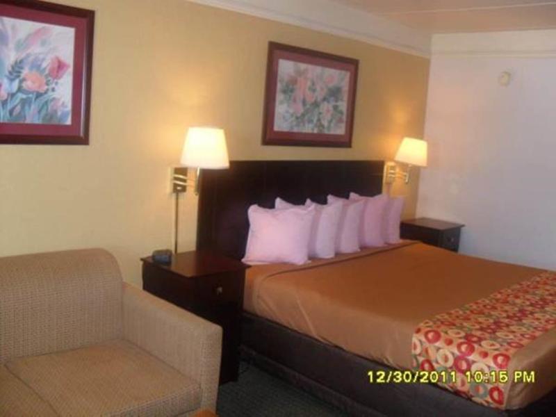 Days Inn By Wyndham גיינסוויל מראה חיצוני תמונה