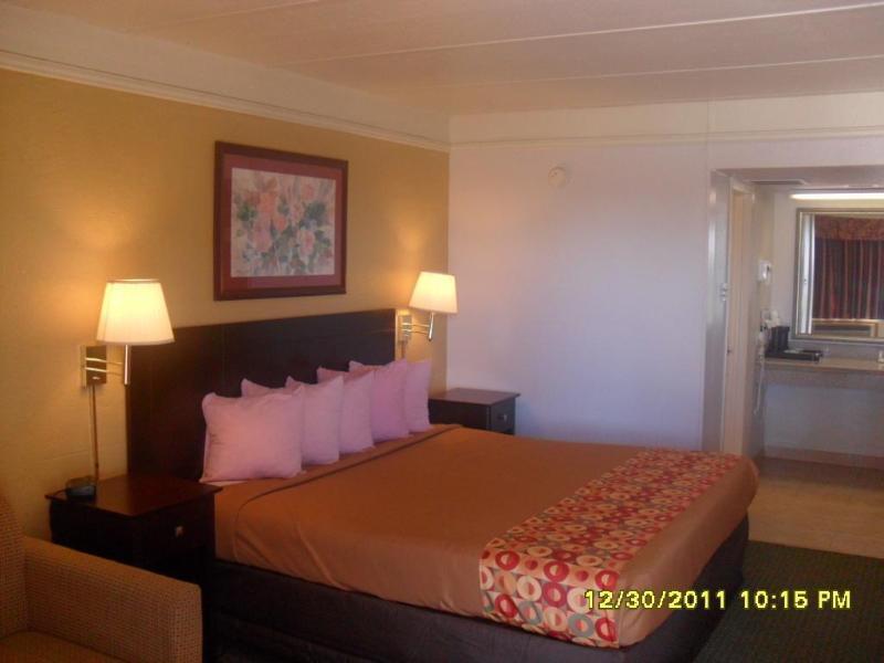 Days Inn By Wyndham גיינסוויל מראה חיצוני תמונה