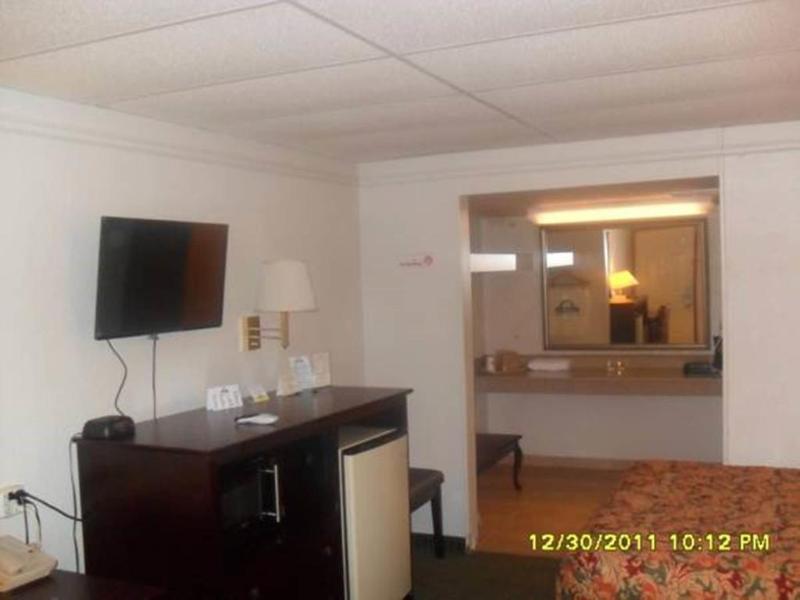 Days Inn By Wyndham גיינסוויל מראה חיצוני תמונה