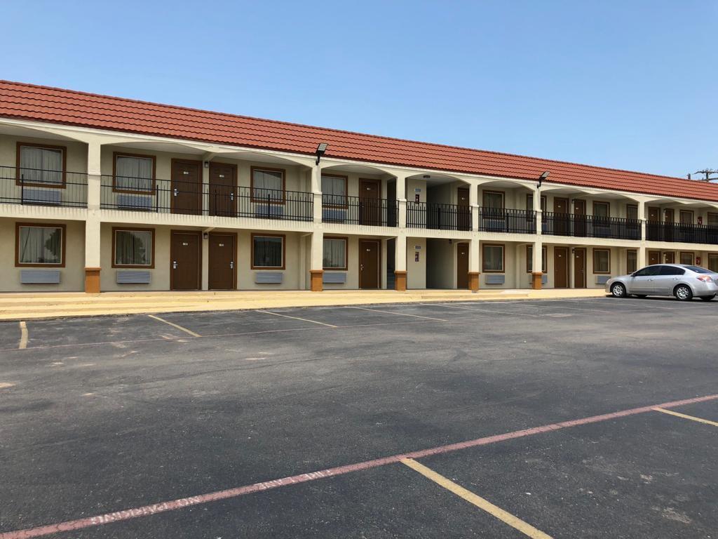 Days Inn By Wyndham גיינסוויל מראה חיצוני תמונה